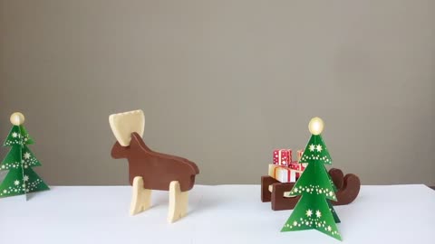 Moose Gets a Helping Hand (STOP MOTION)