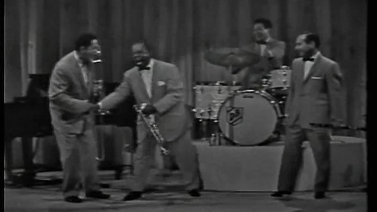 Louis Armstrong - When The Saints Go Marching In = Ed Sullivan Live Music Video 1959 (59007)