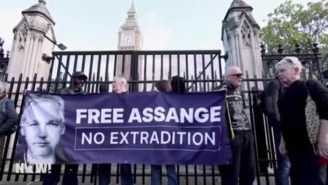 Free Assange demonstration in front of British Parliament