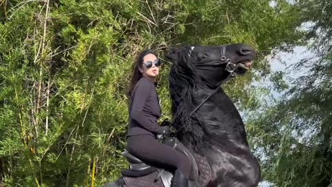 Beautiful girl ridding horse 🐎