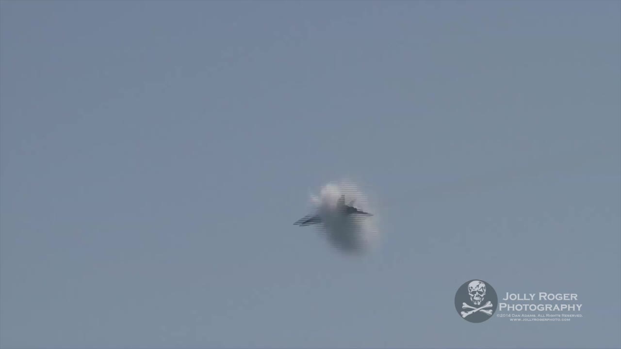 Fighter Jet Creates Incredible Vapour Circle