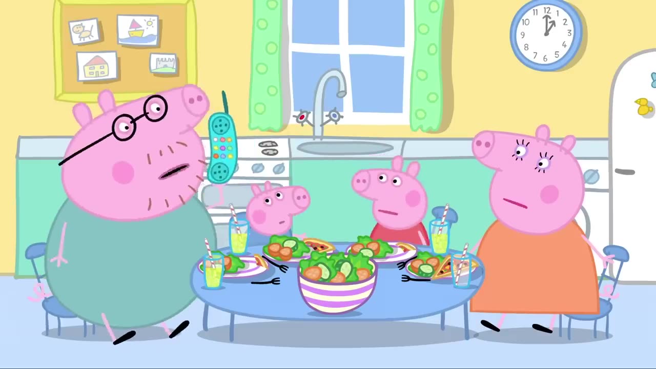 Peppa Pig And Family Take A Long Train Ride/