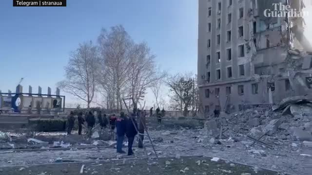 Ukraine: missile attack leaves a gaping hole in a government building in Mykolaiv