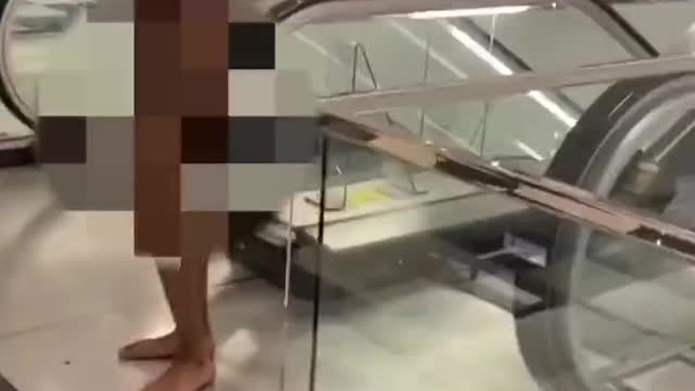 Fed Up Bystander Cracks Man Walking Around Nude In San Francisco Mall