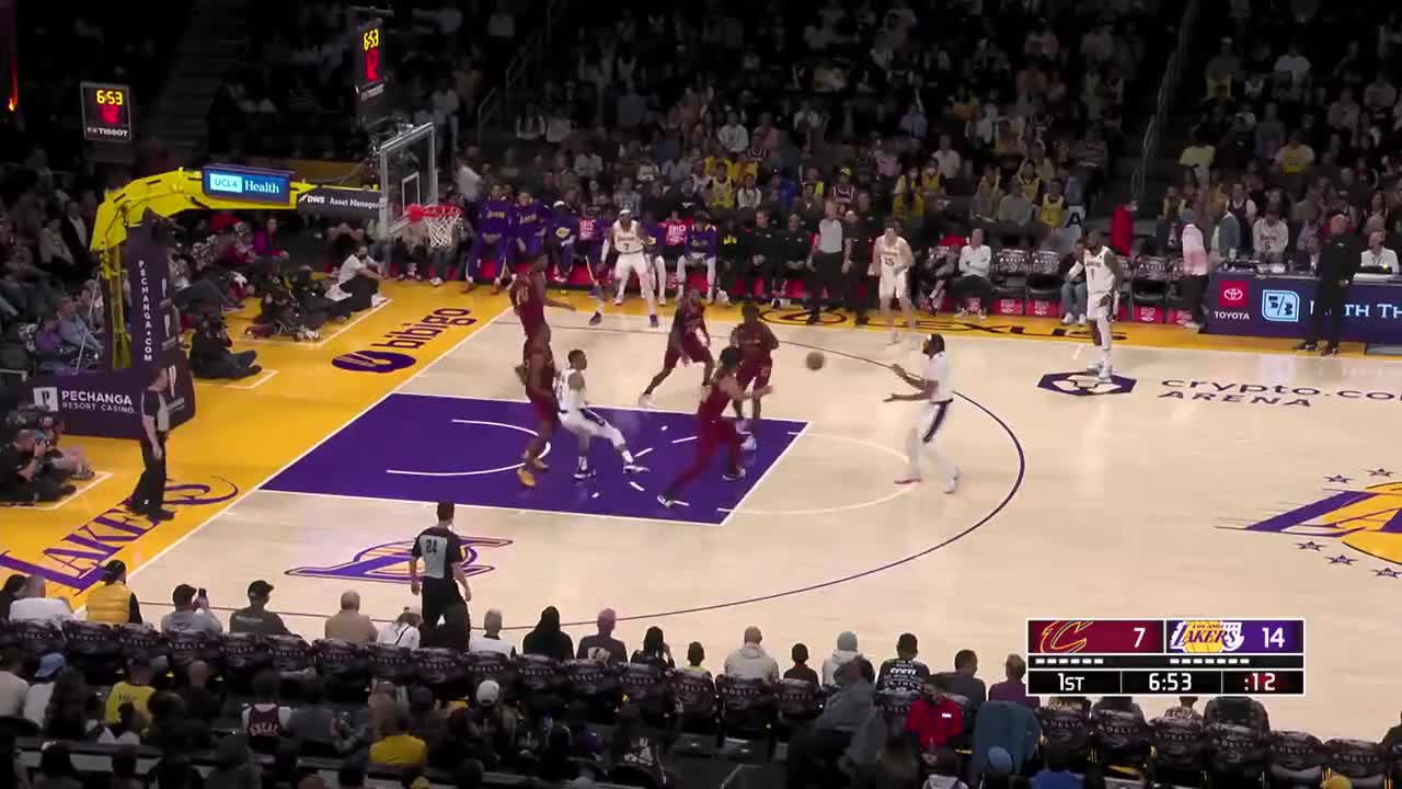 Westbrook hit the too little celly after the putback 😂🙌