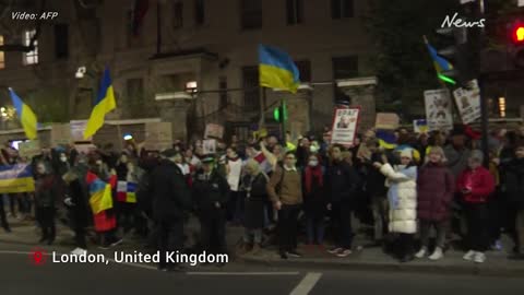 People around the world show solidarity with Ukraine