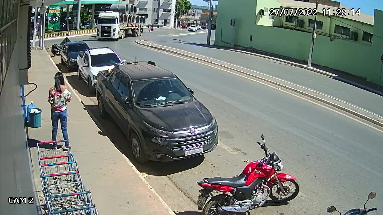 Load of Concrete Shackles Comes Loose Crushing Parked Cars