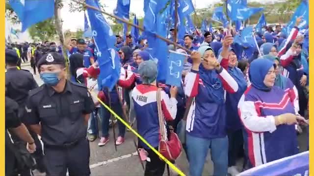 Suasana tegang antara penyokong PN, BN dengan laungan penyamun, katak