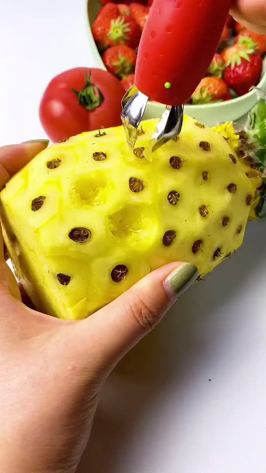 Tool For Peeling Pineapple Fruit