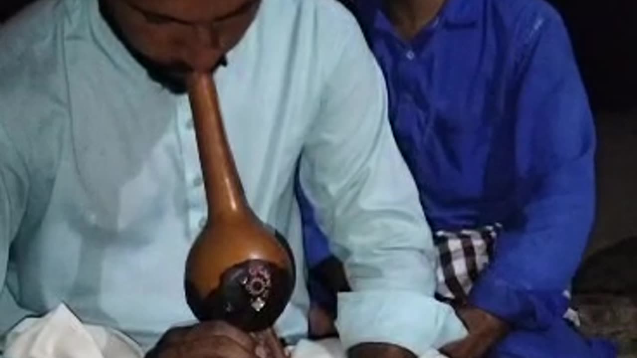 The beginning of the teacher-disciples playing the snake-catching flute