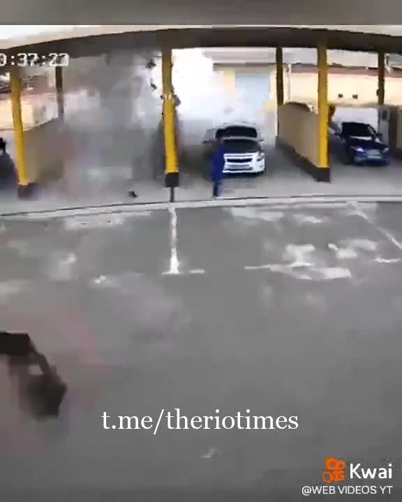 Brutaler Unfall an einer EV-Ladestation, als ein Elektrofahrzeug explodiert!