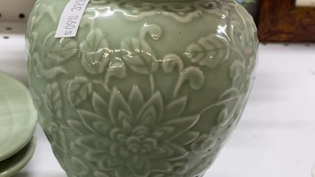 Goodwill Shopper Finds Possible Urn With Ashes