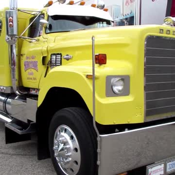 1975 Dodge Big Horn Truck