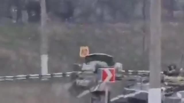 Units of the Russian army on the outskirts of Kherson. Looks like she's preparing for the attack.