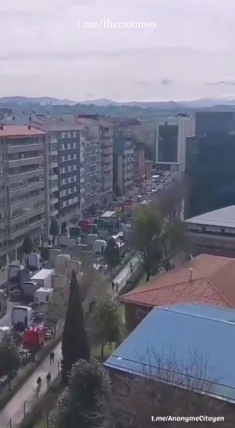 Truck drivers in Spain engage in large protest
