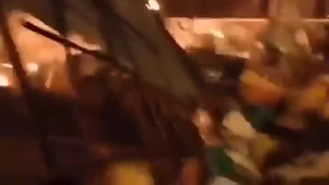 Ukrainian citizens destroy 2 Russian tanks with molotov cocktails in Kiev