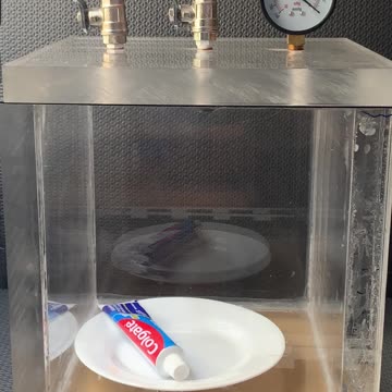 Experiencia: Colgate na camara de vacuo 😱😱😱