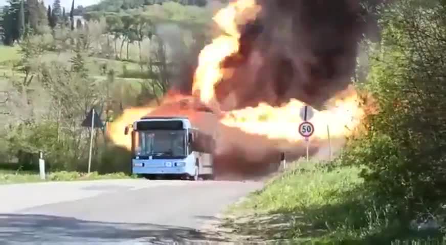 👀 Battery fire on an ELECTRIC vehicle! 😬