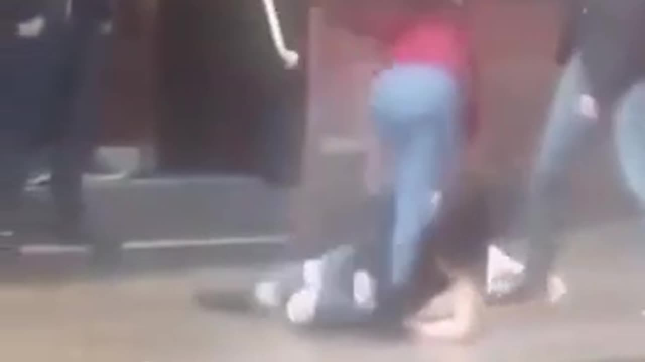 drunk chicks try to get a dude but then end up wrecking themselves.