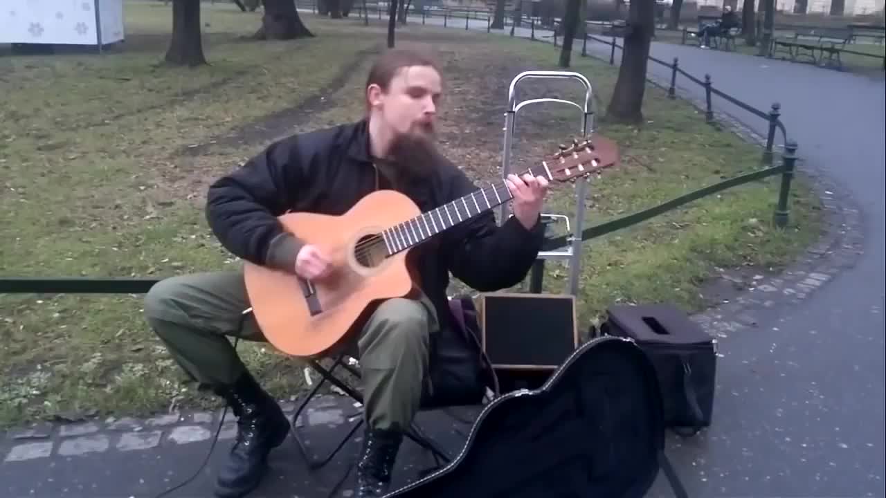 Best solo guitarist - great street performer plays guitar