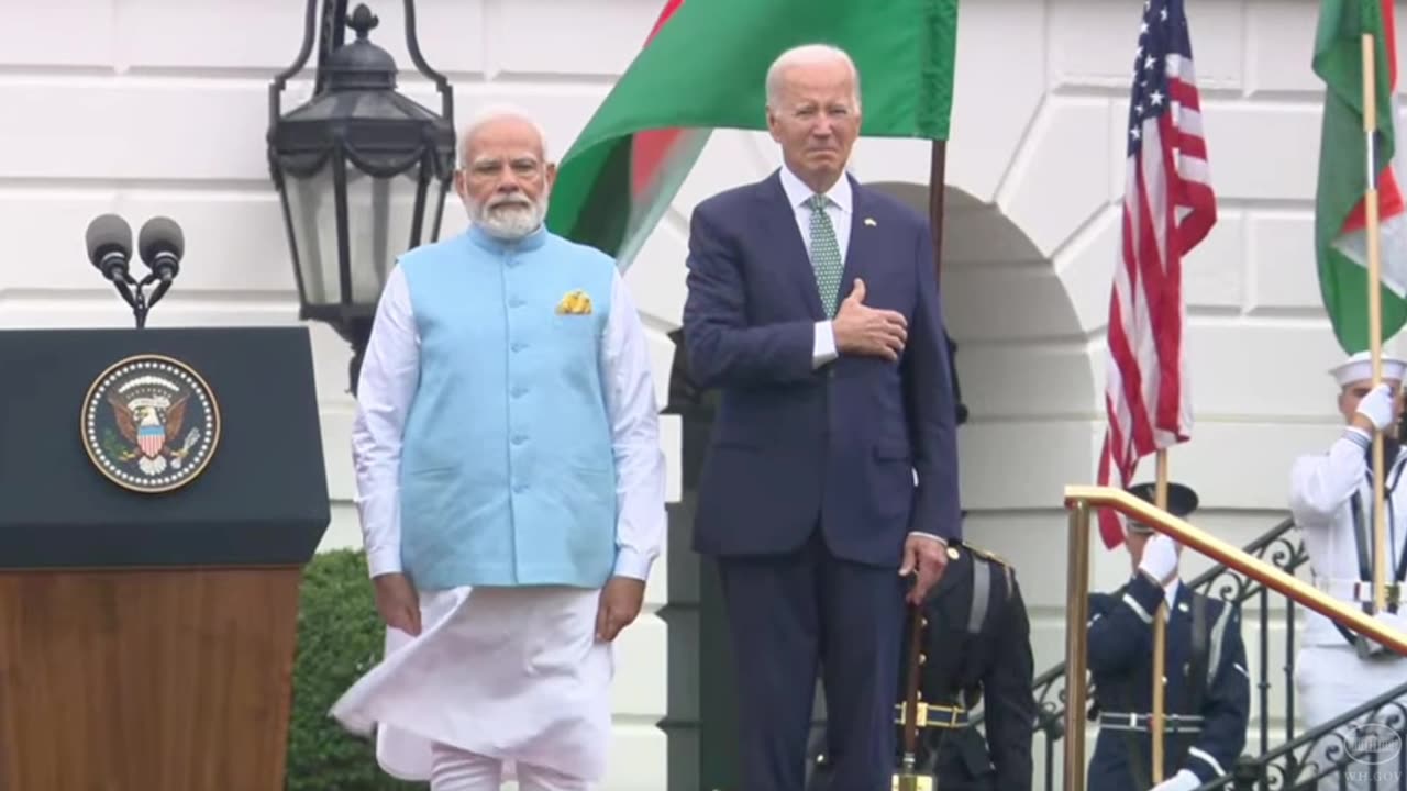 Biden raises his hand to his heart for the national anthem ... of India.