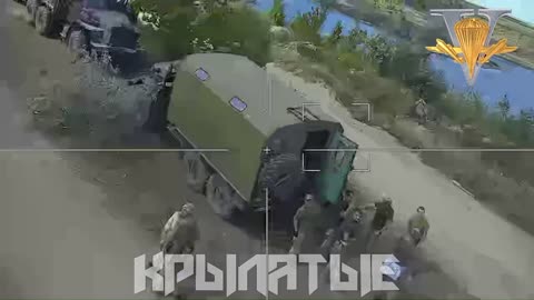 A Lancet kamikaze drone destroys a Ukrainian ZIL-131 KUNG, as well as the infantry that swarmed in.
