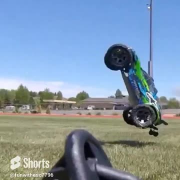 Traxxas Rustler vs Losi Rock Rey ...#vaccidents happen! #funwitheric #traxxas