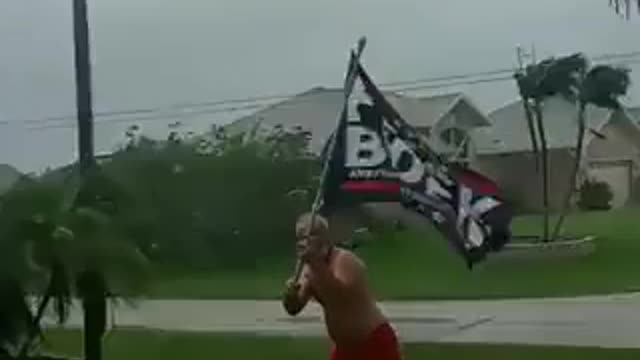 Florida - Man battling Hurricane Ian: