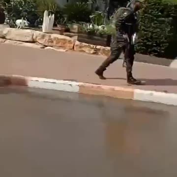 Hamas-Terroristen bringen israelische Geiseln in den Gazastreifen