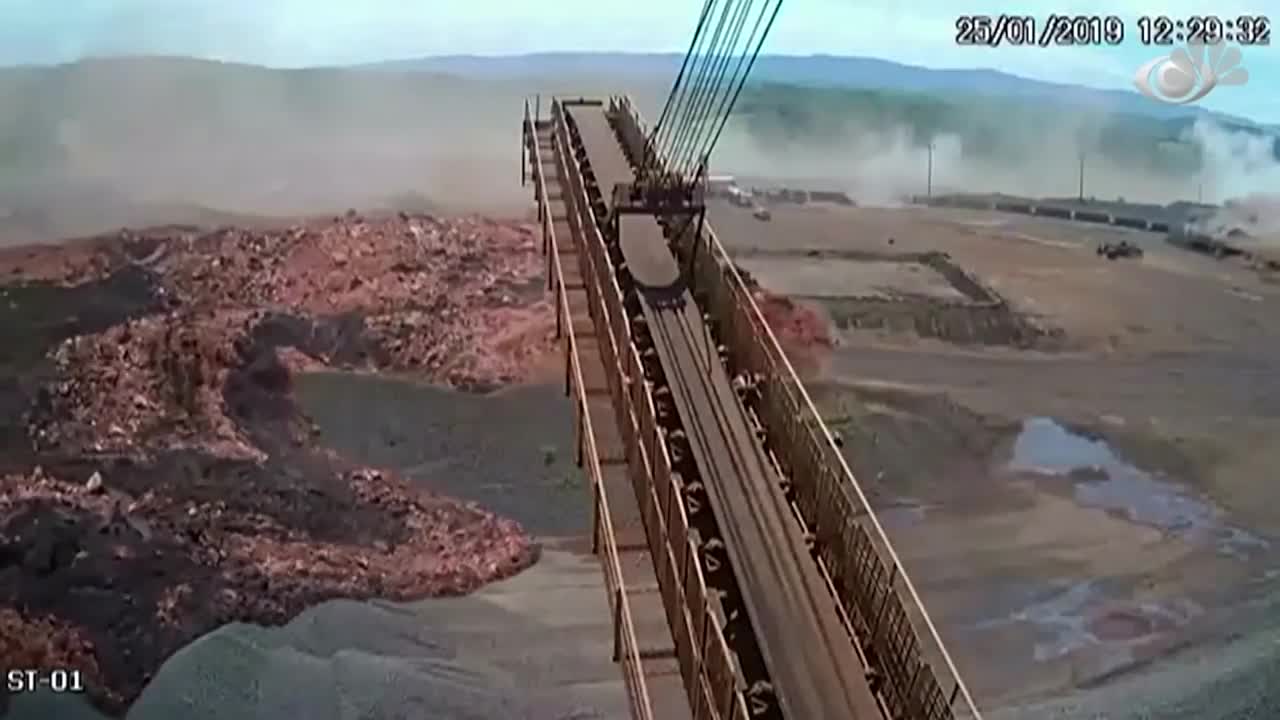 Video Shows Deadly Wall Of Sludge From Brazil Dam Disaster | NBC News