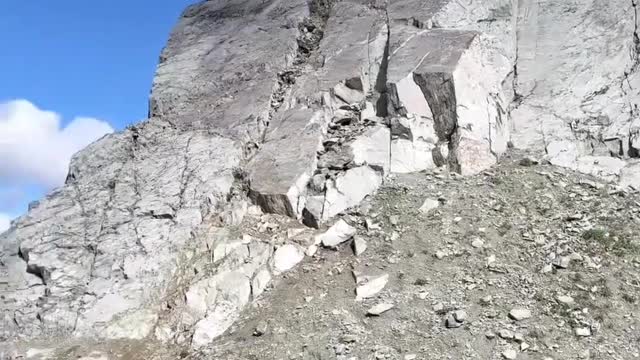 1823# MTB Downhill Rocky descent in Whistler