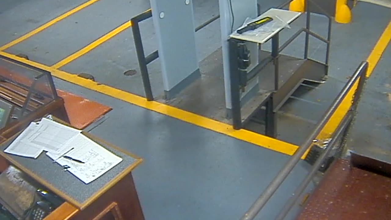 3205LHOBBACStLoadingDock_2021-01-06_04h40min02s103ms.mp4