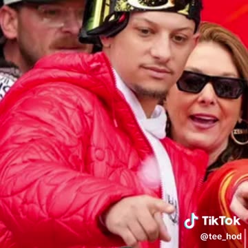 Patrick MaHomes' Mom Is Voting Trump!!