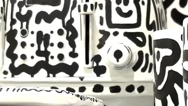 】A British artist has made his childhood dreams come true after doodling his