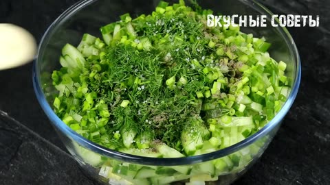 Беру банку горошка и шпроты и готовлю гениальный салат! Вкусный рецепт из простых продуктов!