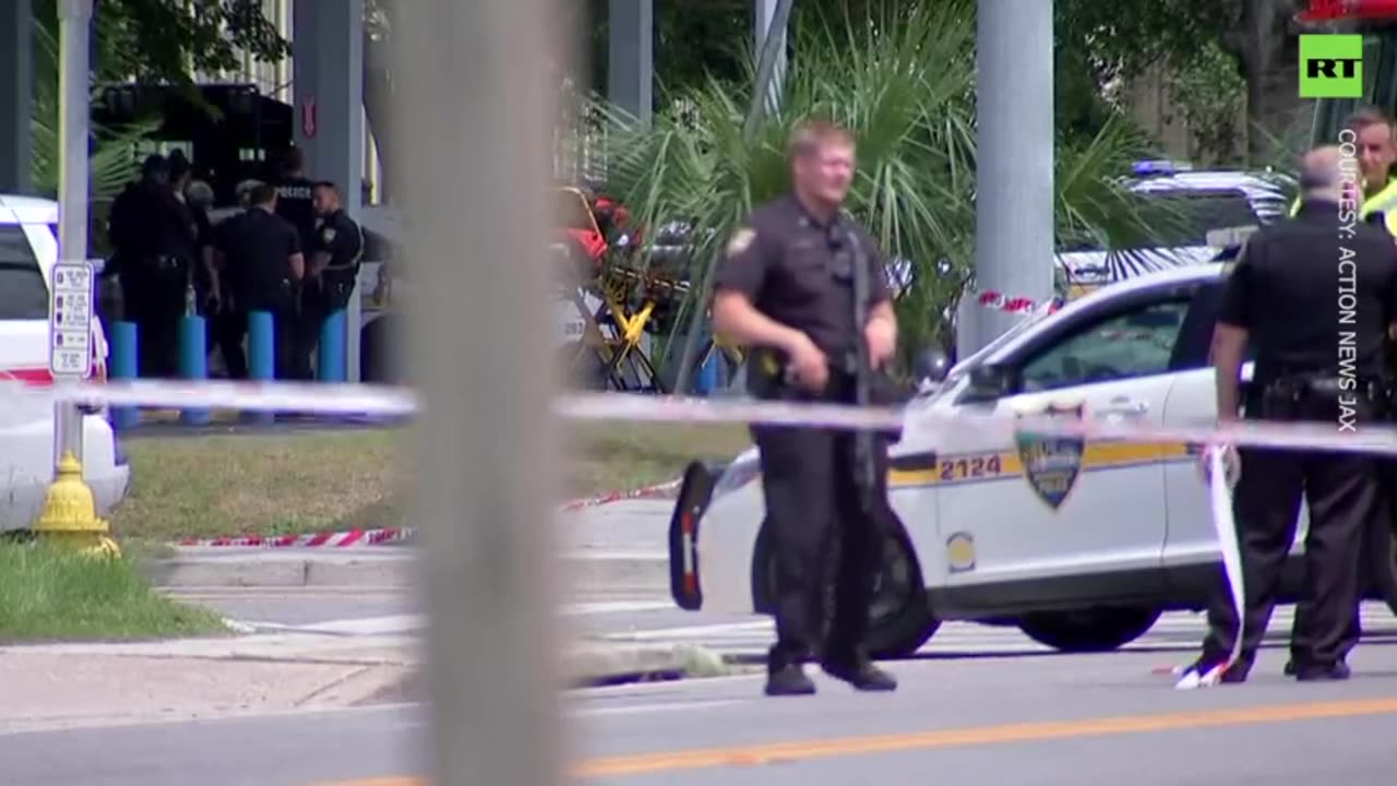 Gunman opens fire at dollar store in Florida