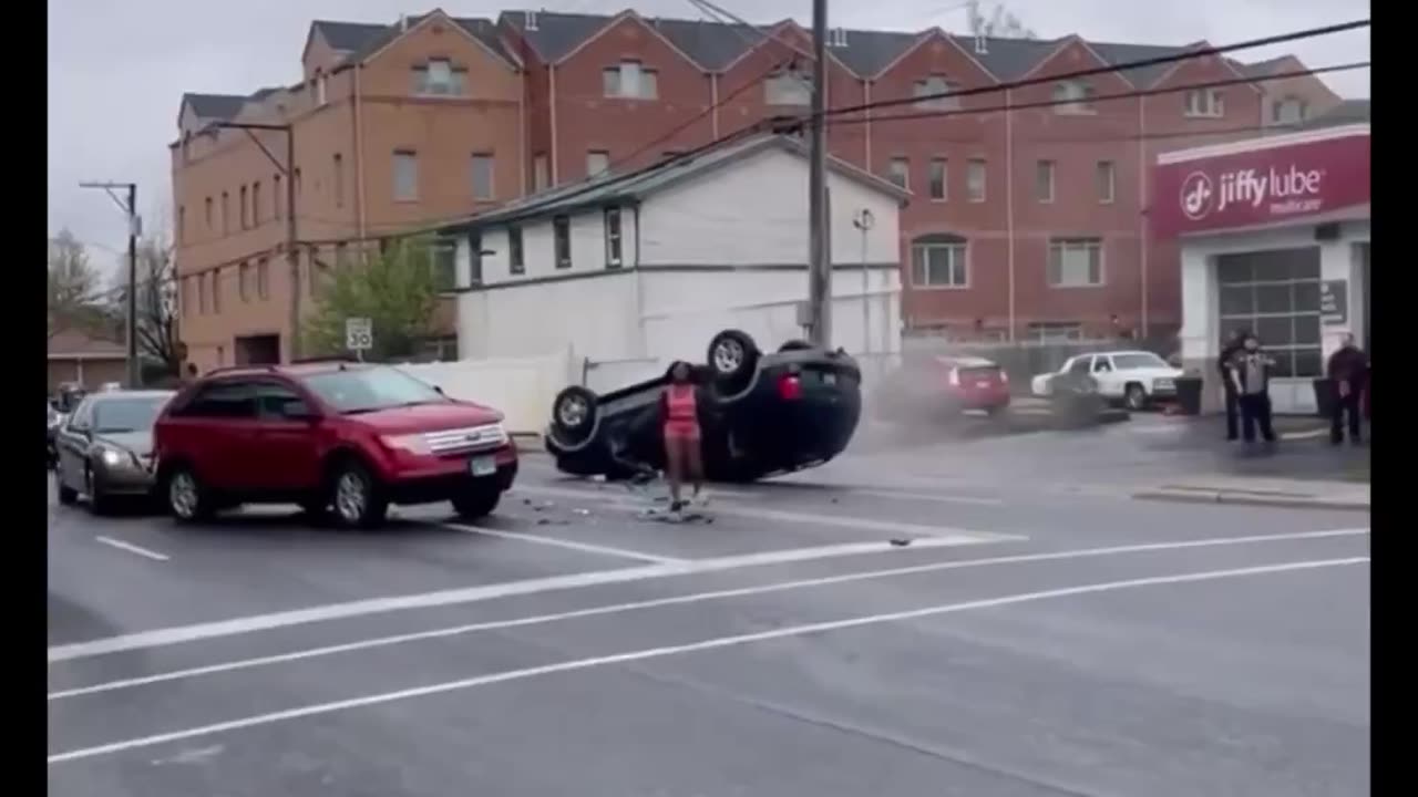 chick goes next level crazy in her car