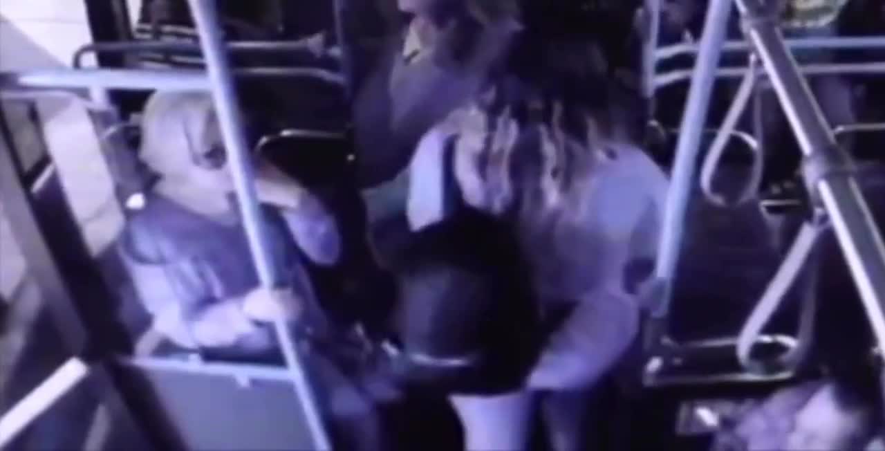 The American old man was pushed off the bus by a woman and died of his injuries.