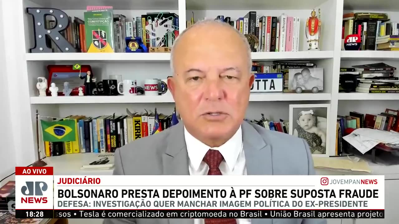 Bolsonaro presta depoimento à PF sobre suposta fraude