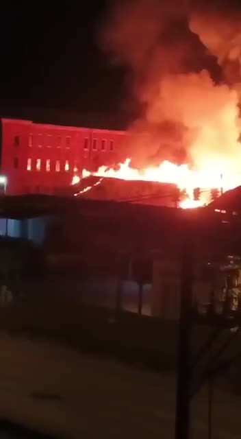 🔥👀 A production building on fire in Orekhovo-Zuyevo near Moscow on 1.200