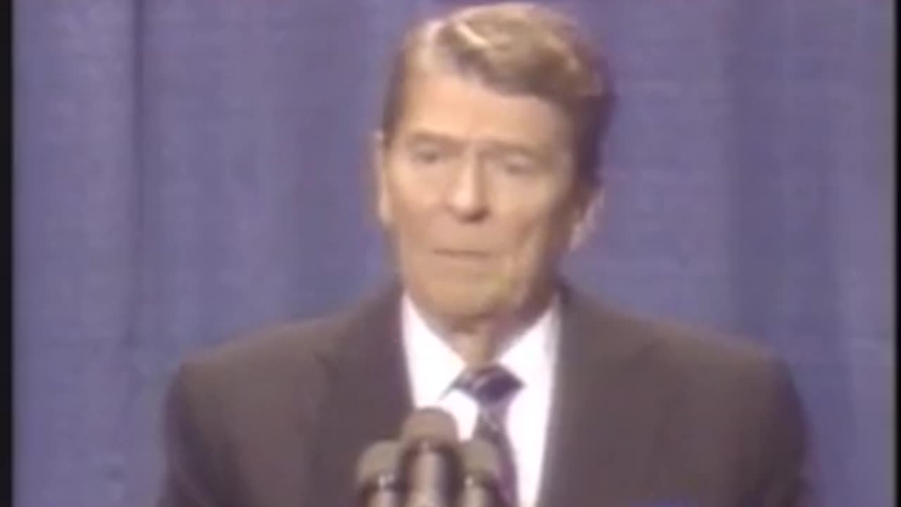 Ronald Reagan tells Soviet jokes ☺️😆