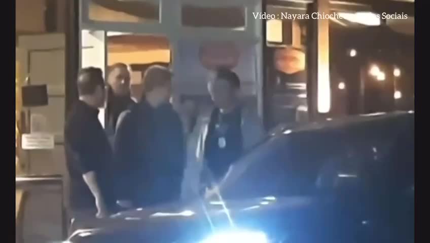 Barroso sai escoltado de restaurante de SC após ser hostilizado por grupo bolsonarista