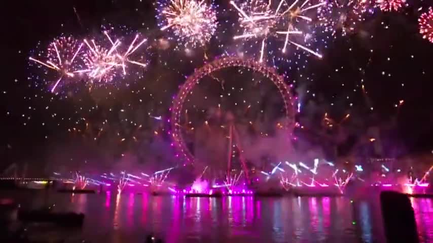 YUUUGE FIESTA IN LONDON!!! LOVE THAT TRIBUTE TO THE QUEEN!!!