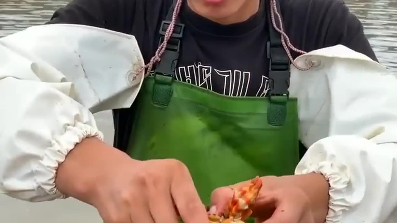 Chinese Fisherman Cooking and Eating seafood Mukbang Fresh