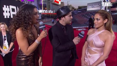 Jennifer Lopez hologram serpent fingers