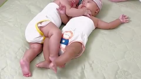 Adorable Babies😂😂😂 #viral #shorts #reels #baby #cutebaby #funnybaby #trending #kids #Filmingbaby