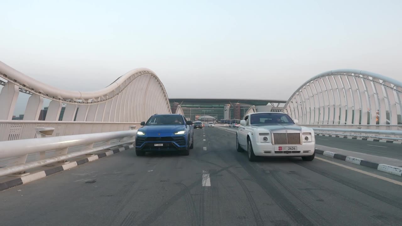 Dubai Supercar Showdown: Rolls Royce vs. Lamborghini Urus - Battle of Titans!