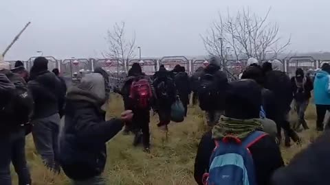 Islamic Migrants Hurl Rocks At Polish Border Patrol In Belarus