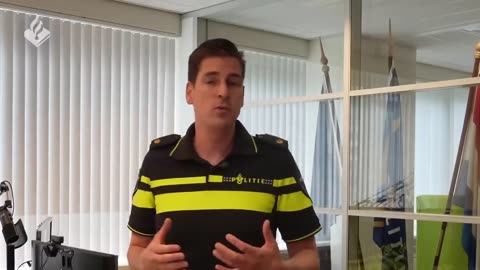 Politievlogger rijdt 51 km/h te hard. Krijgt als straf alleen een schriftelijke berisping.