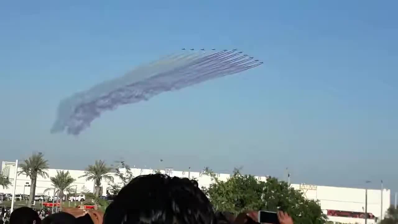 MOST AMAZING AIR SHOW AEROPLANE GLIDING ON NATIONAL DAY